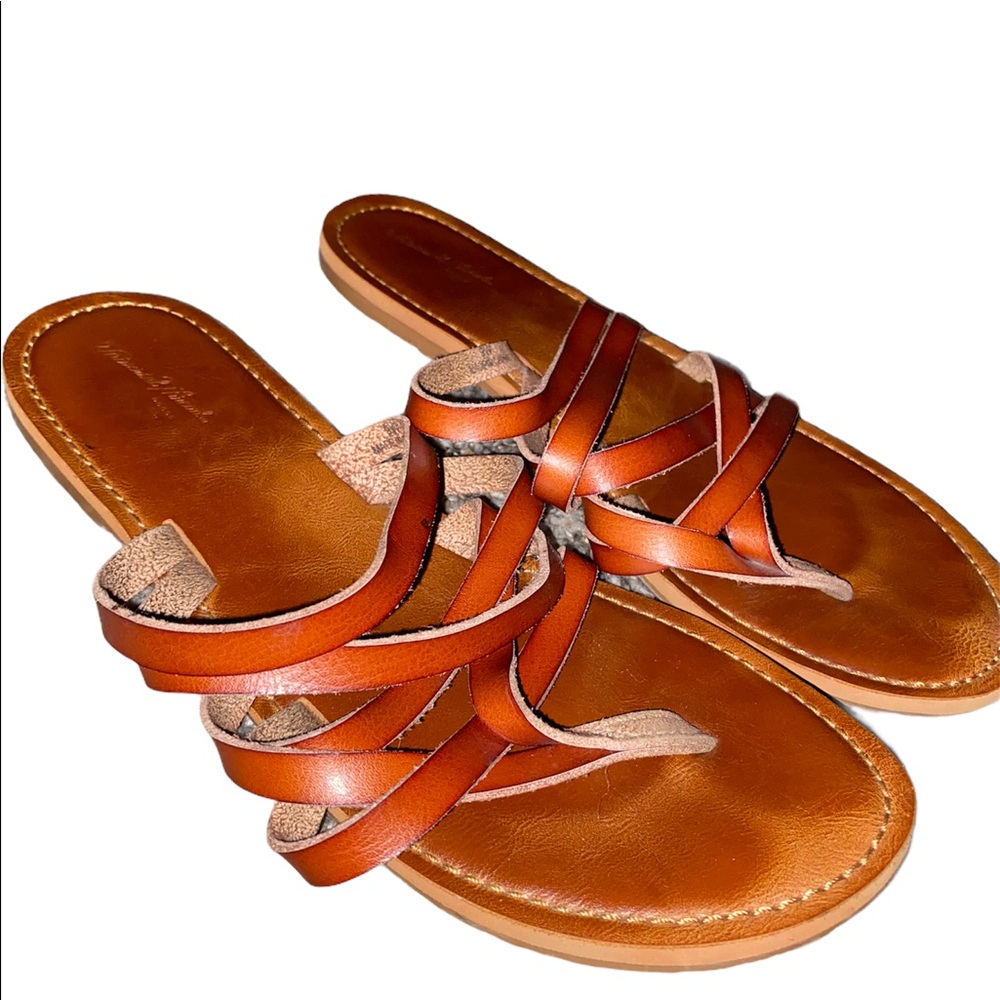 Women’s Universal Thread Criss Cross Sandal Size 6M